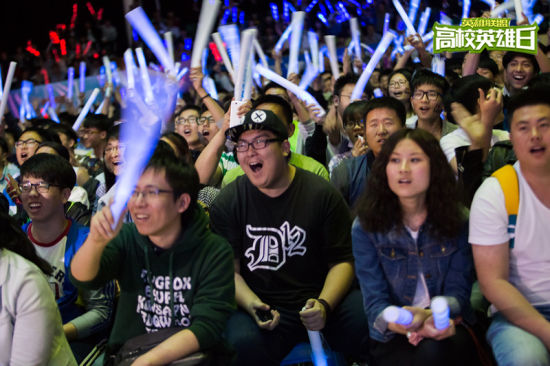 Hery Gnar的手掌击中了三个人， Starry 的飞机输出猛烈， Oh My God 轻松击败了 Ultra Prime 。